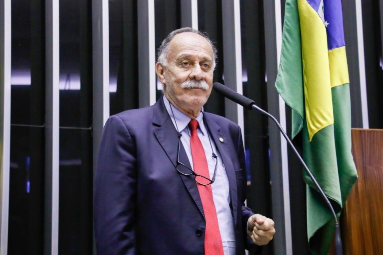 Paulo Ramos: aumento do tributo servirá para reforçar o orçamento da Seguridade Social - (Foto: Marina Ramos/Câmara dos Deputados)
