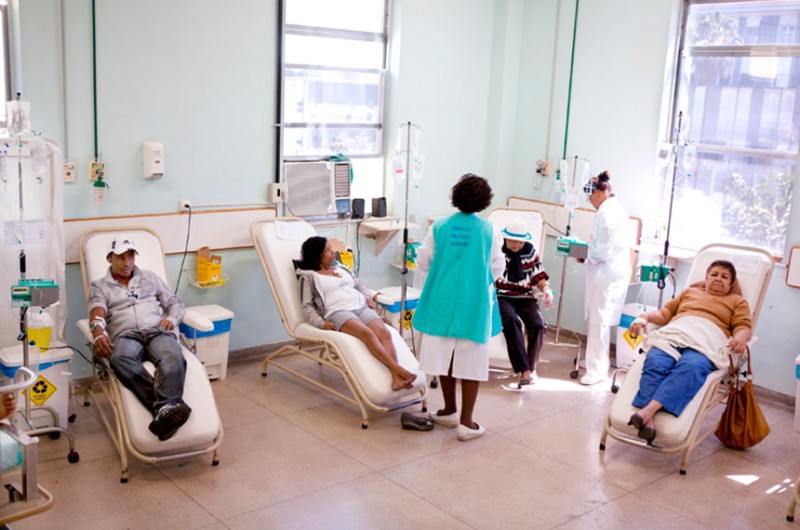 Pacientes fazem quimioterapia em hospital público em São Paulo - Rogério Reis/Ministério da Saúde