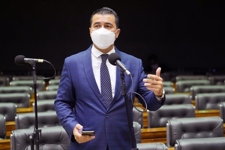 Miranda recomendou a aprovação da proposta, com alterações - (Foto: Will Shutter/Câmara dos Deputados)
