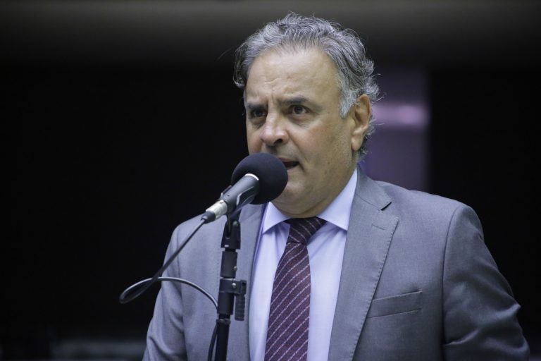 Aécio Neves: comissão tem acompanhado o desenrolar dos acontecimentos - (Foto: Paulo Sergio/Câmara dos Deputados)
