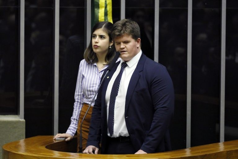 Tabata Amaral e Felipe Rigoni apresentaram o projeto - (Foto: Luis Macedo/Câmara dos Deputados)