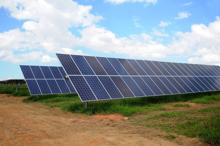  Geração de energia solar precisa de grandes áreas, em geral disponíveis em zonas rurais - (Foto: Renato Alves/Agência Brasília)