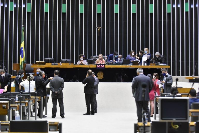 Plenário poderá votar requerimento de urgência para o projeto - (Foto: Zeca Ribeiro/Câmara dos Deputados)