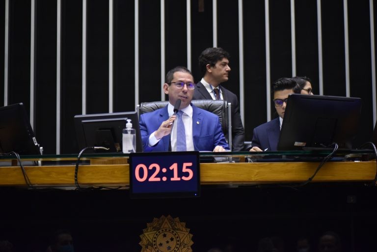 Deputado Marcelo Ramos presidiu a sessão do Congresso - (Foto: Zeca Ribeiro/Câmara dos Deputados)