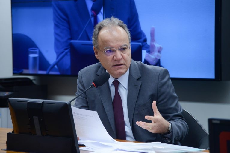 Samuel Moreira defende a implantação de um semipresidencialismo adaptado às condições brasileiras - (Foto: Billy Boss/Câmara dos Deputados)