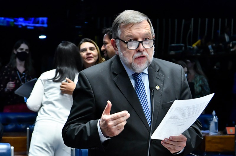 O senador Flávio Arns (Podemos-PR) pediu um voto de aplauso a Lenilde Ramos e João Carlos Estevão de Andrade pelo livro João da Moto – a vida não impõe limites - Waldemir Barreto/Agência Senado
